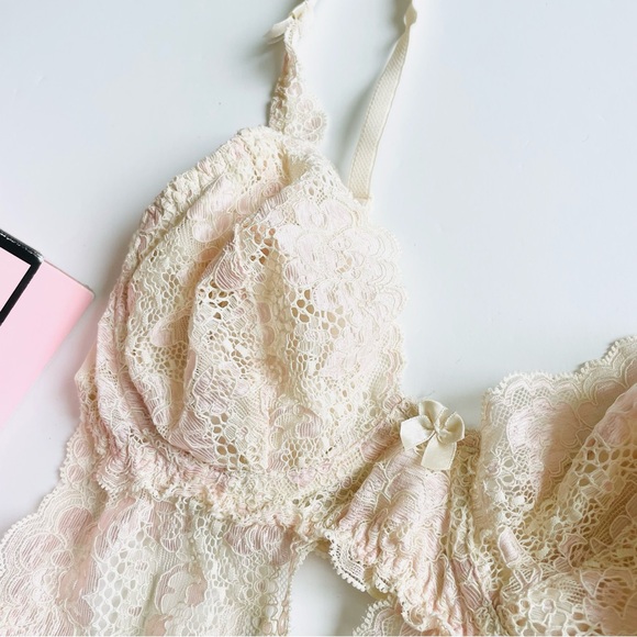 Vintage Victoria’s Secret 34B cream lace bodysuit - Picture 3 of 5
